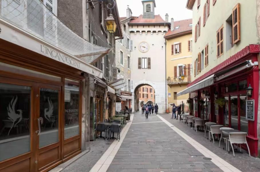 Chalet Charm In The Heart Of The Old Town Annecy Exterior photo